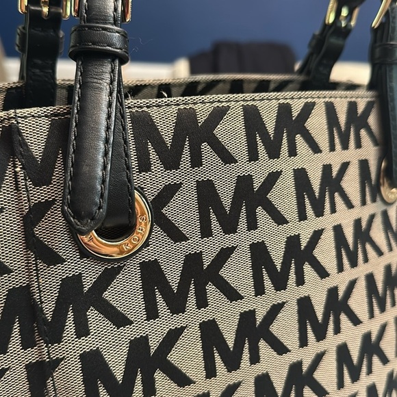 Michael Kors Vintage Canvas Tote - Picture 10 of 11